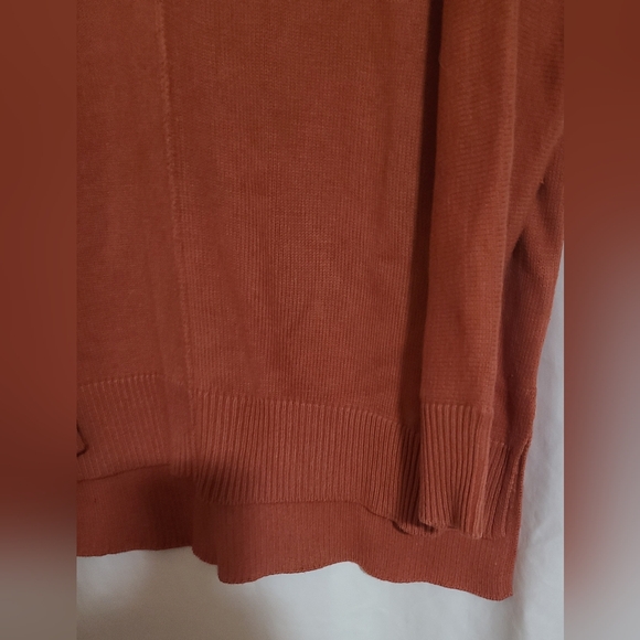 Tahari Women's Size Large Vee Neck Knit Pullover Sweater Think Caramelized! - Picture 2 of 9